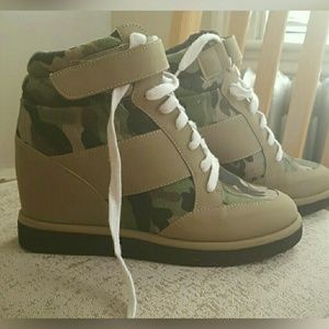 Wedge sneakers